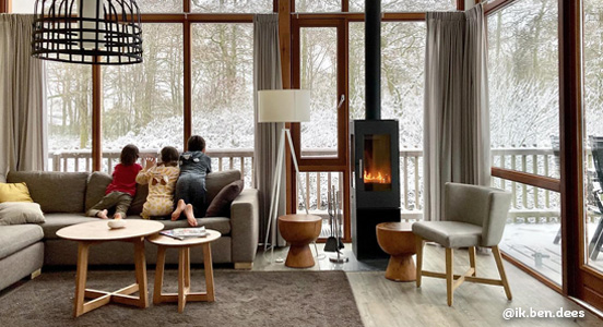 Sneeuw kijken vanuit de bungalow